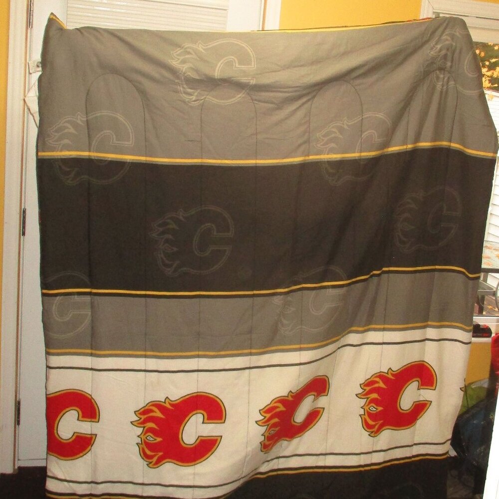 Calgary FLAMES NHL Hockey Blacket/Comforter 84" x 62"